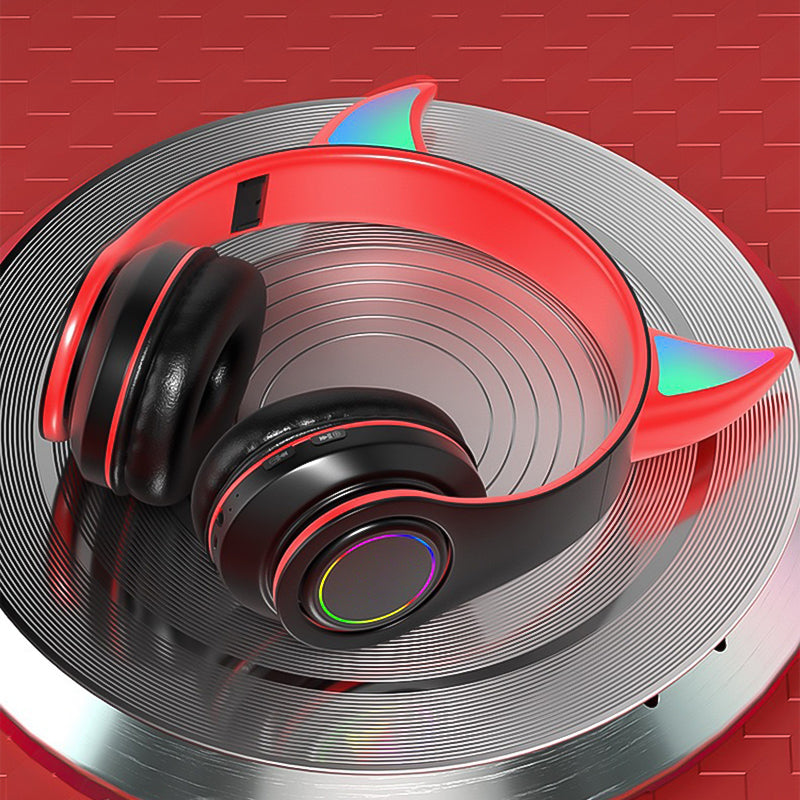Head-mounted wireless bluetooth headphones