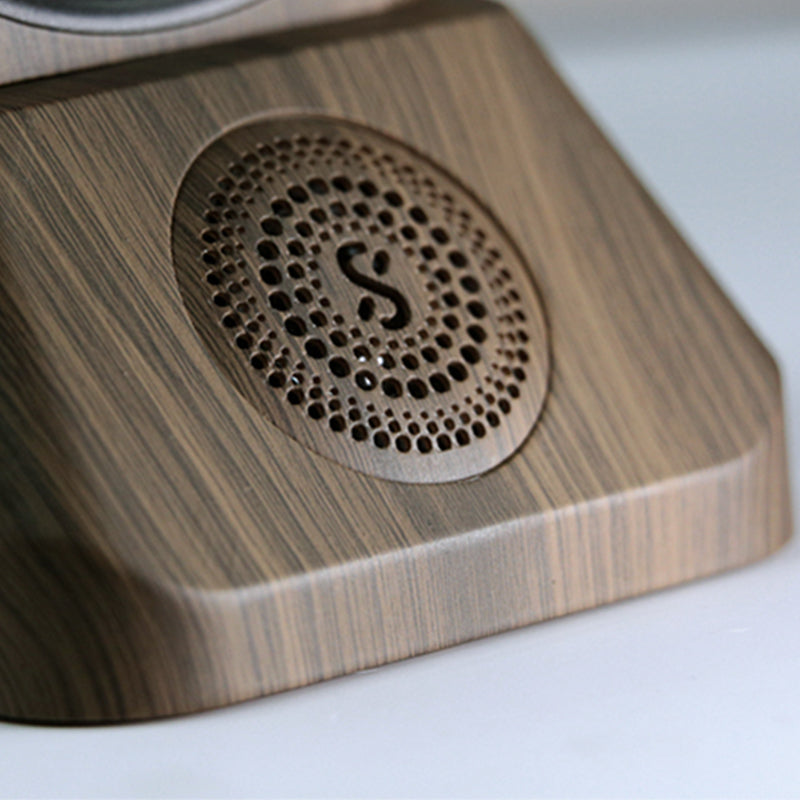 Retro wireless speaker with time display