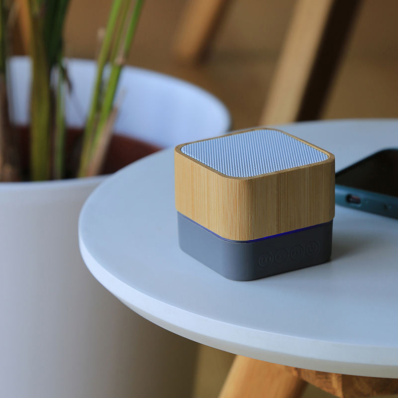 Rechargeable wireless subwoofer speaker